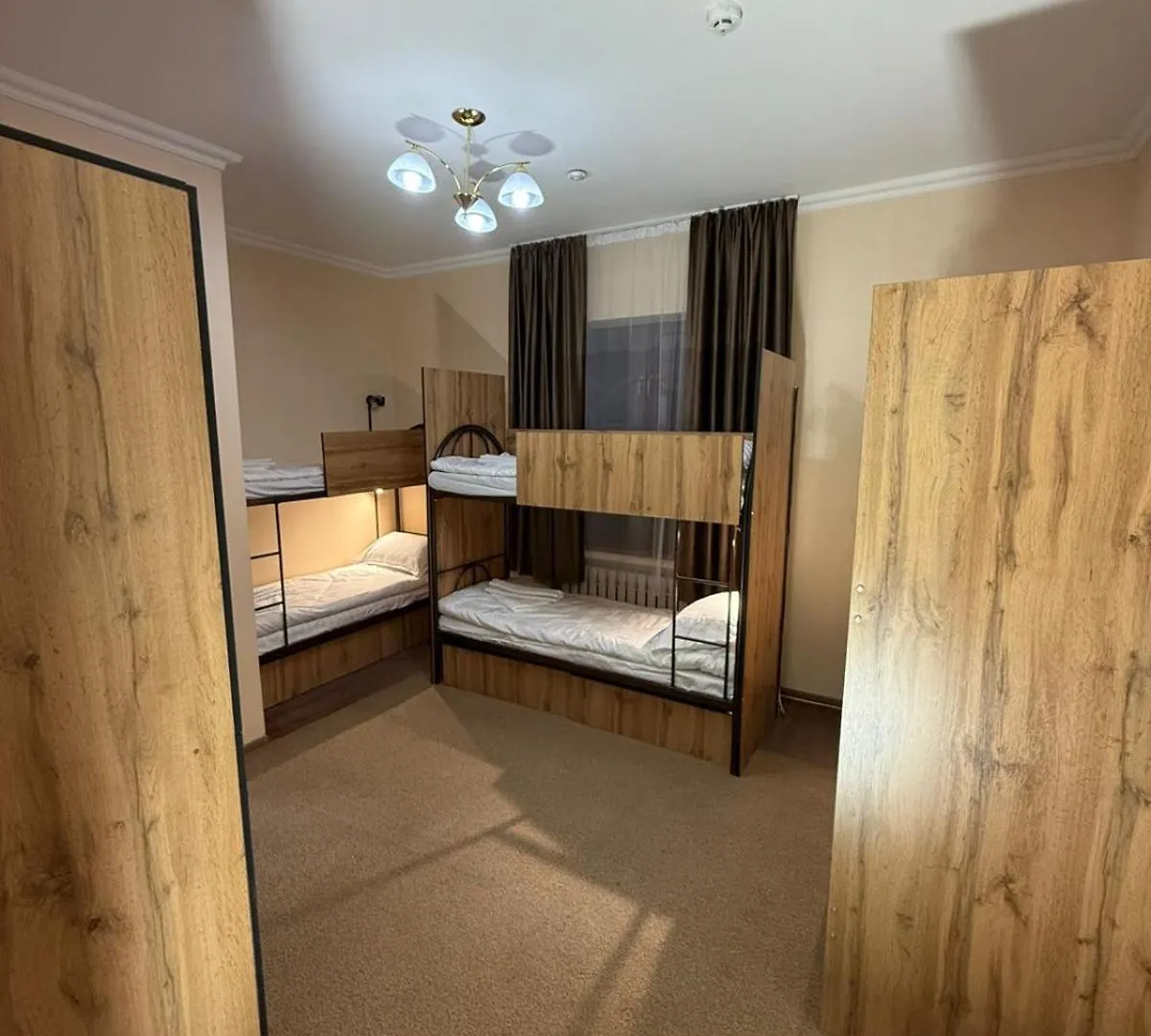 Hostel 9 Αλμάτι 0*,